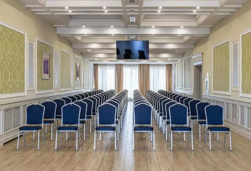 Sonata Hotel & Restaurant готель соната