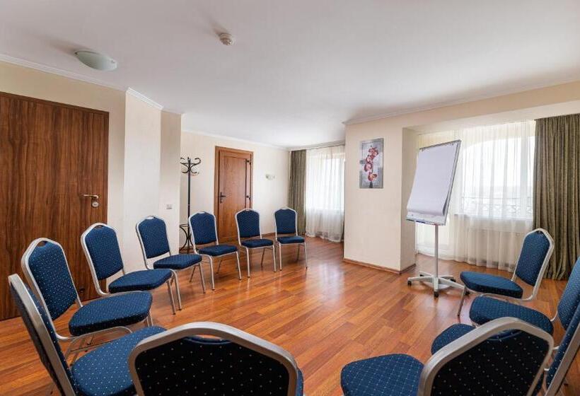 Sonata Hotel & Restaurant готель соната