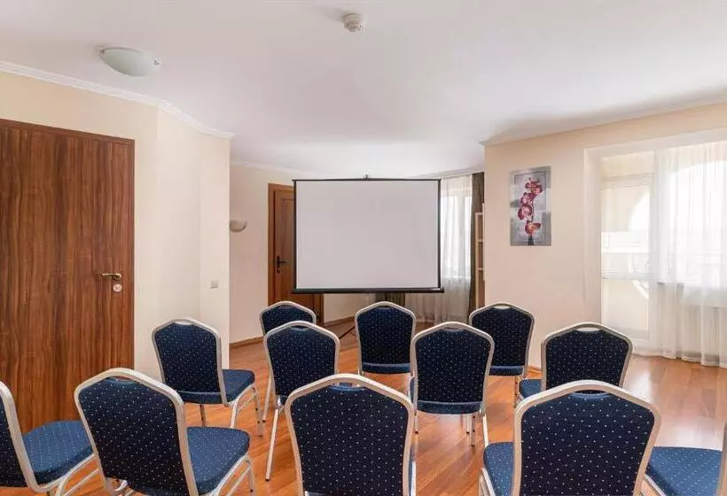 Sonata Hotel & Restaurant готель соната