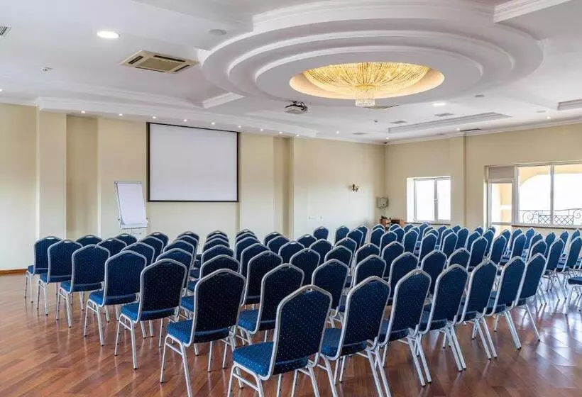 Sonata Hotel & Restaurant готель соната