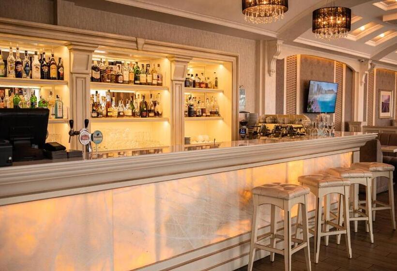 Sonata Hotel & Restaurant готель соната