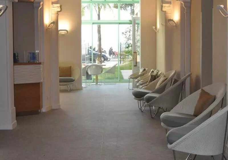 Отель Vacances Bleues Balmoral