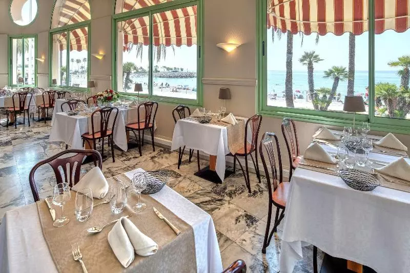 Отель Vacances Bleues Balmoral