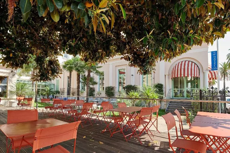 Отель Vacances Bleues Balmoral