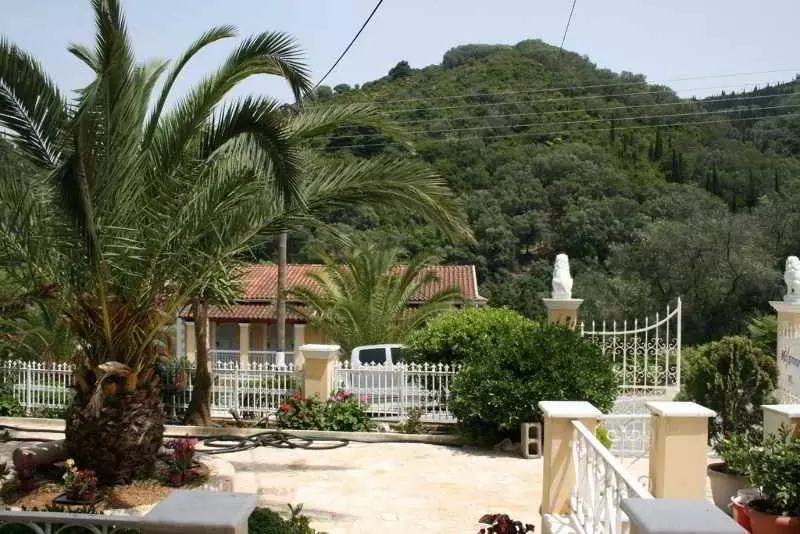 Irini Apartments And Studios