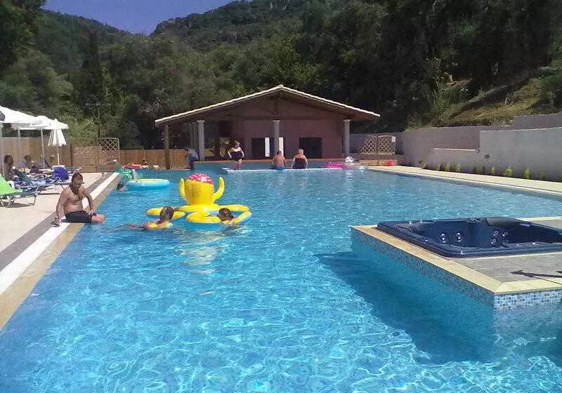 Irini Apartments And Studios