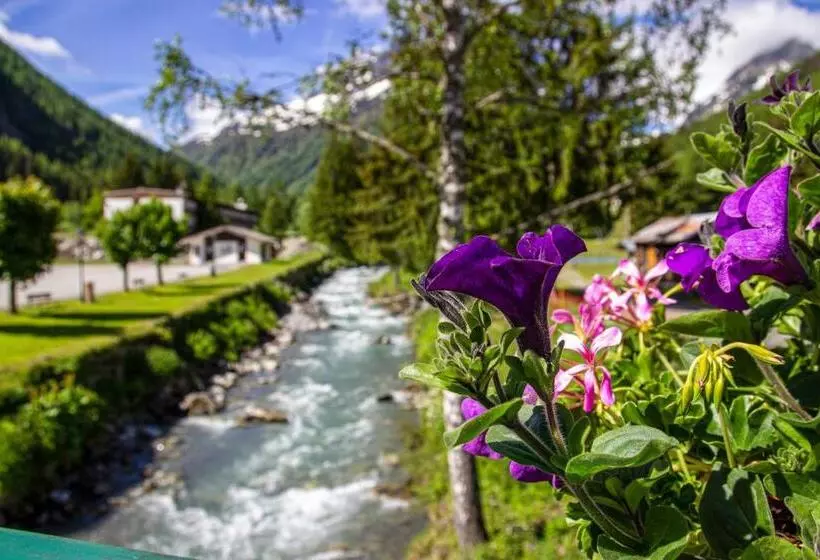 اقامتگاه Dormio Resort Les Portes Du Mont Blanc