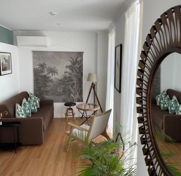 تختخواب و صبحانه Casa Apollo Guesthouse