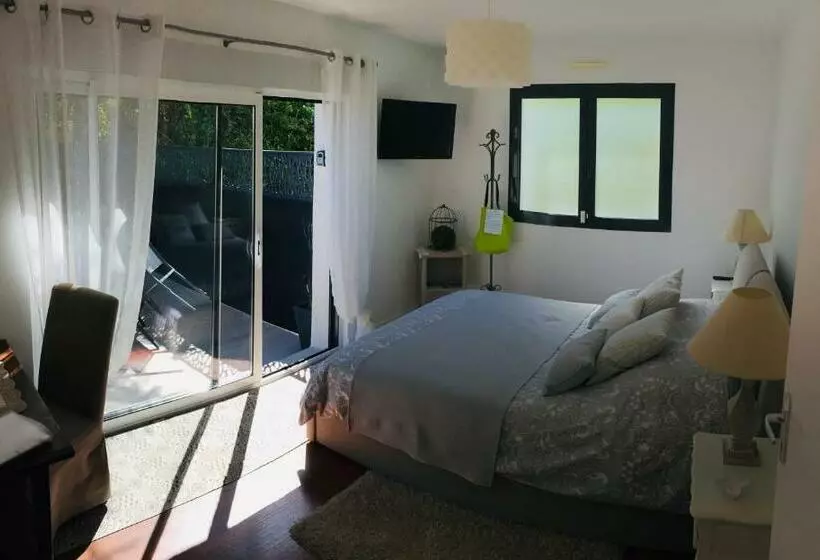 تختخواب و صبحانه Chambre Kercaves