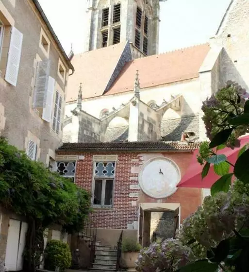 ベッドアンドブレックファースト Le Tabellion