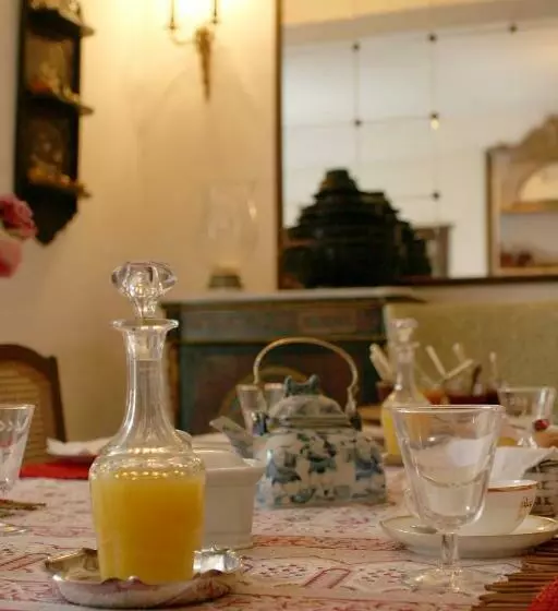 ベッドアンドブレックファースト Le Tabellion