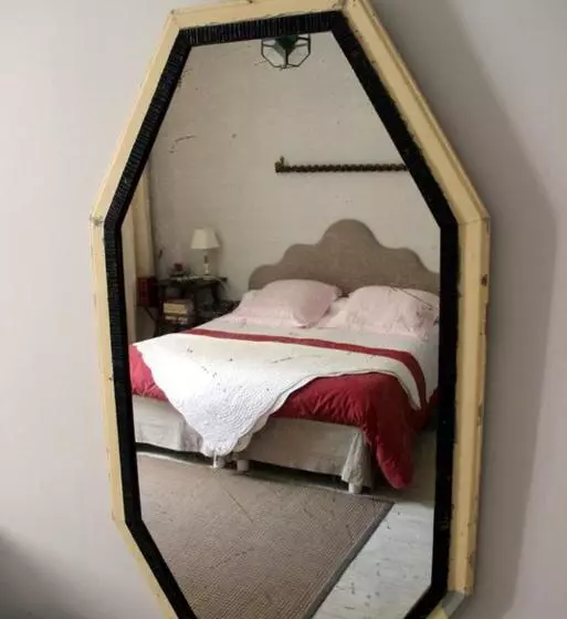 ベッドアンドブレックファースト Le Tabellion