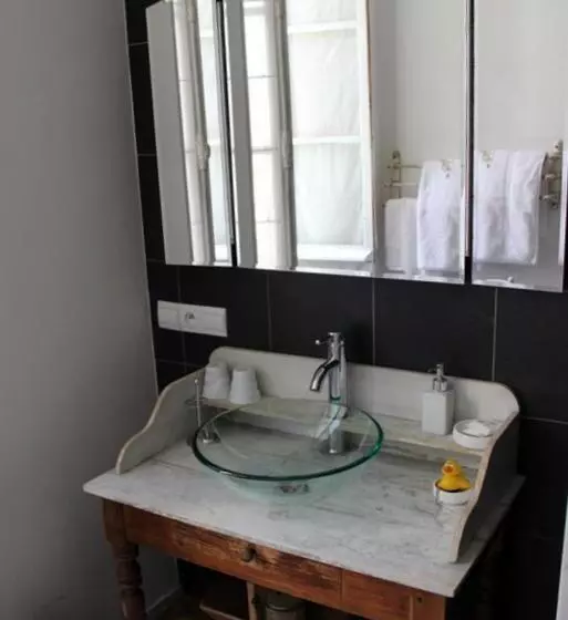 ベッドアンドブレックファースト Le Tabellion