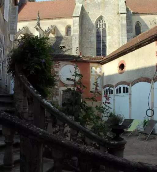 ベッドアンドブレックファースト Le Tabellion