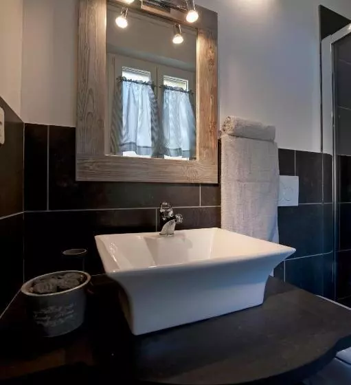 Hotelli Le Suites   Di Fronte Ospedale Sacro Cuore