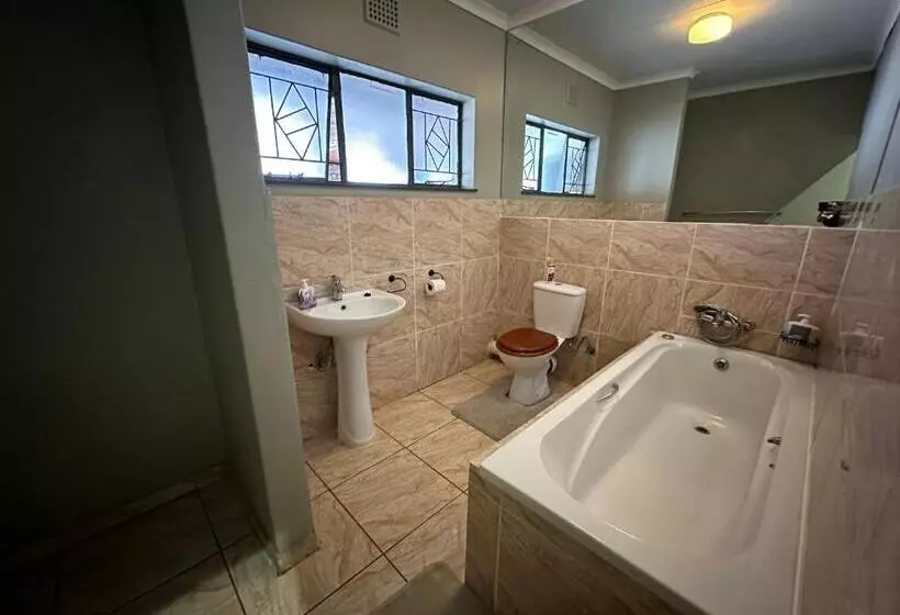 ペンション Cornerstone Guest House