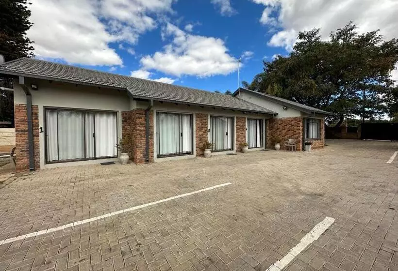 ペンション Cornerstone Guest House