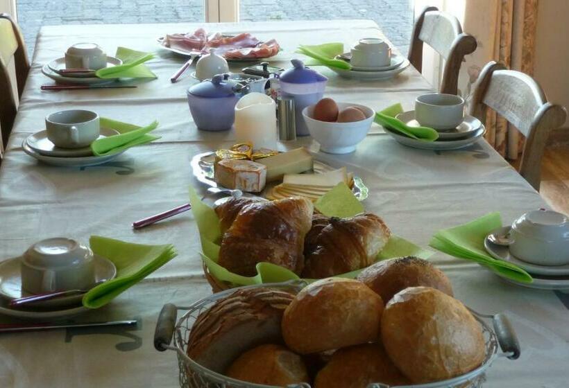 ベッドアンドブレックファースト Au Rond Chene