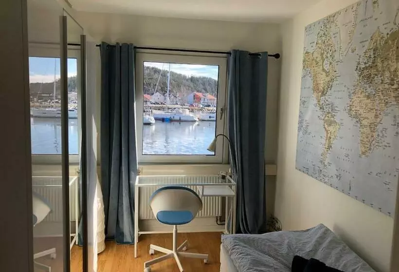 Henåns Hostel In The Marina