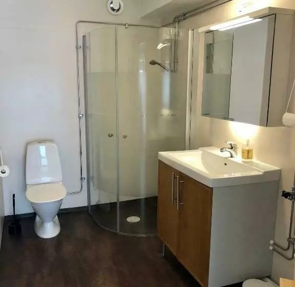 Henåns Hostel In The Marina