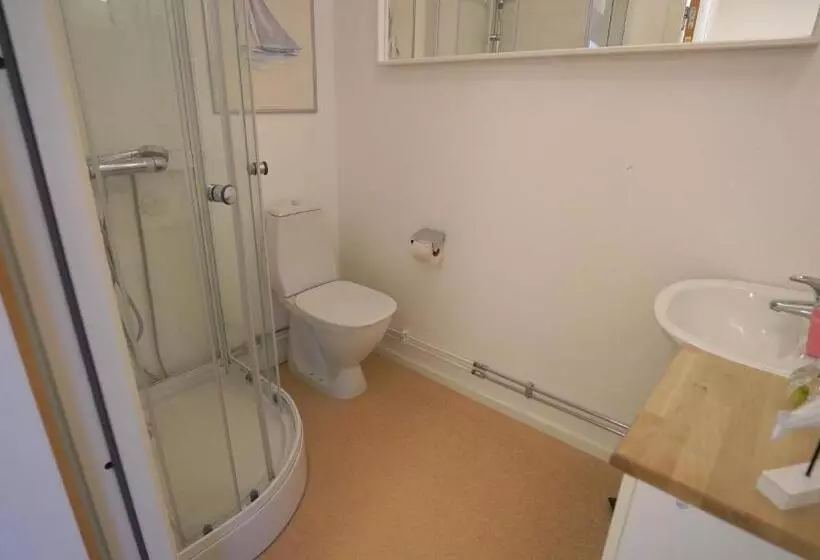 Henåns Hostel In The Marina