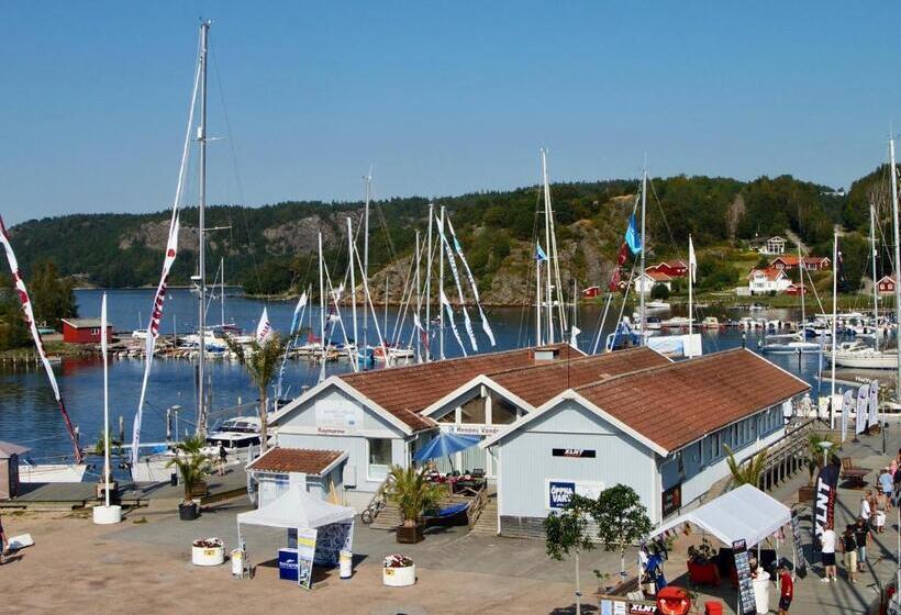 Henåns Hostel In The Marina