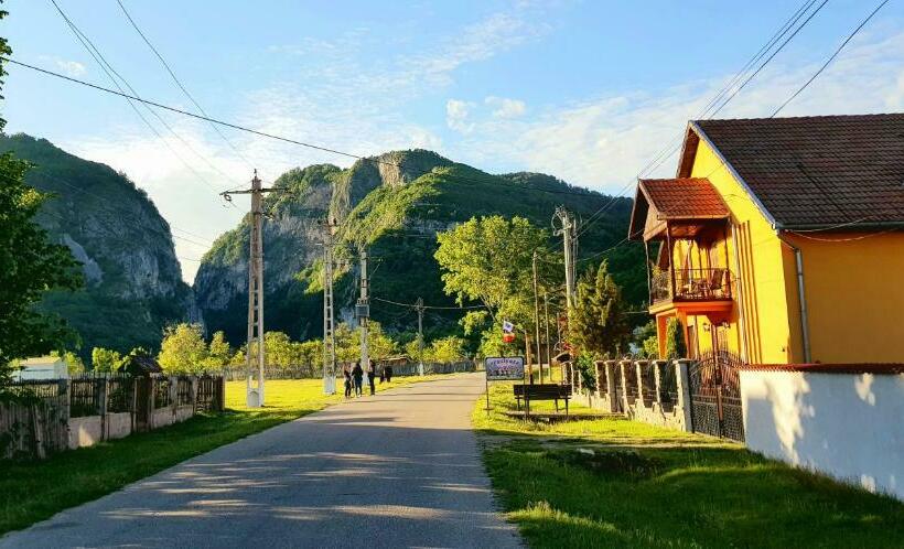 Hotel Pensiunea Miraj