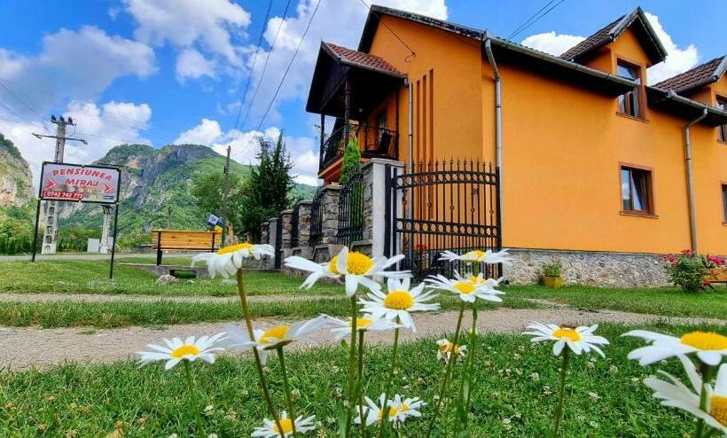 Hotel Pensiunea Miraj