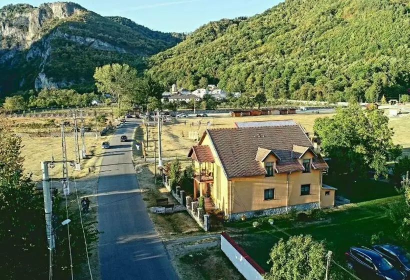 ホテル Pensiunea Miraj