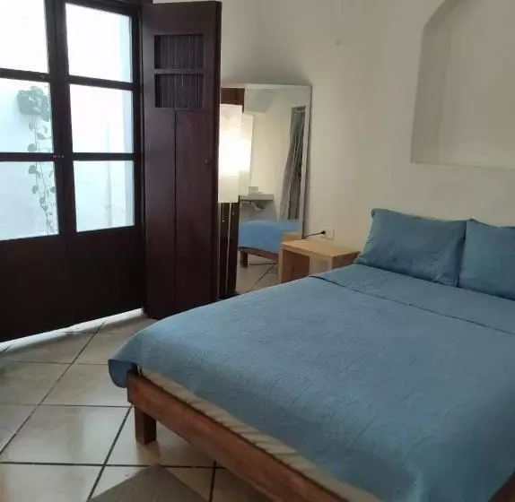 Majatalo Carlota Guest House