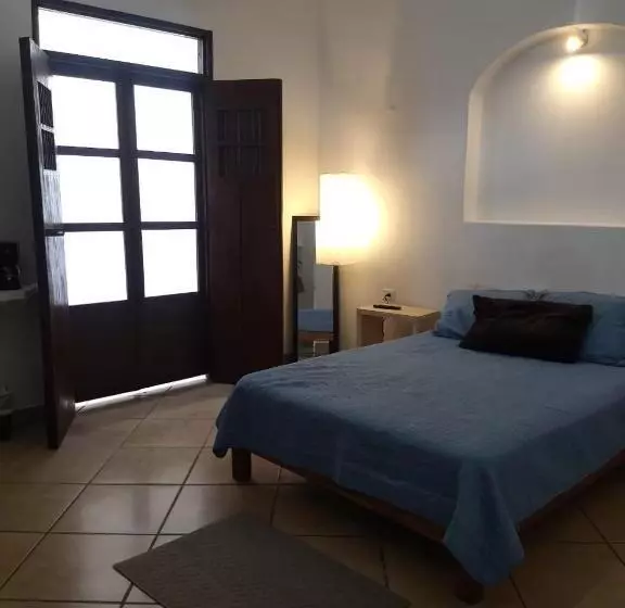 Majatalo Carlota Guest House