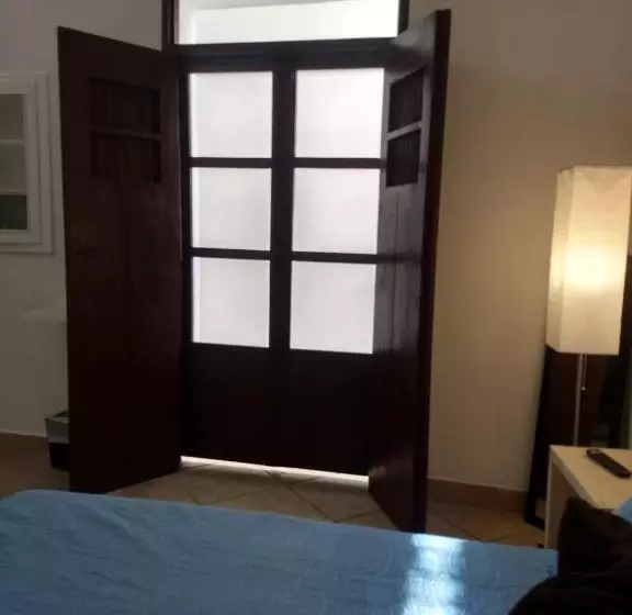 Majatalo Carlota Guest House