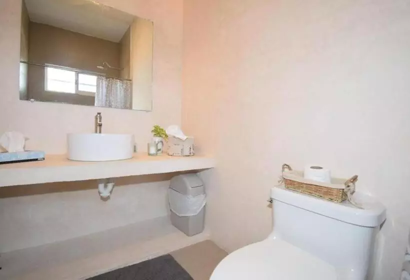 Majatalo Carlota Guest House