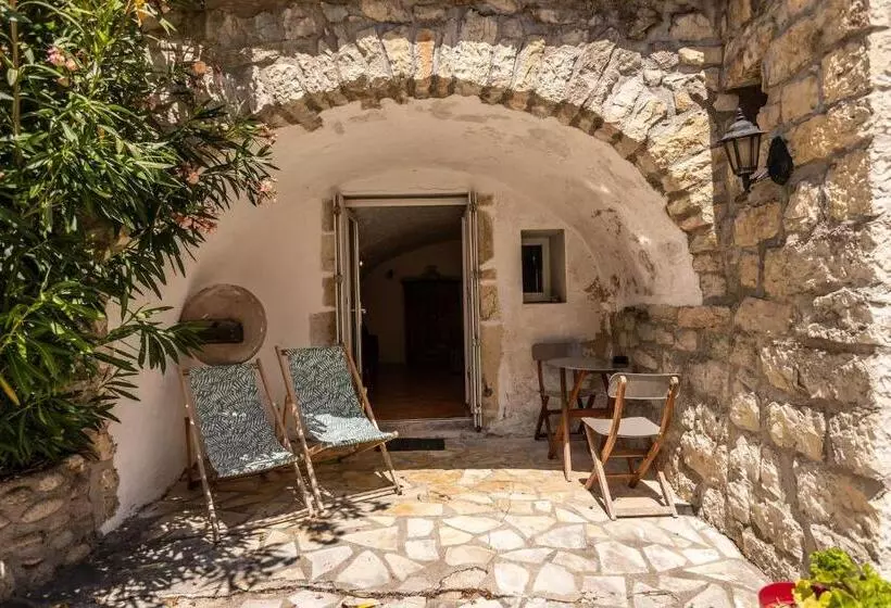 پانسیون Les Monteils