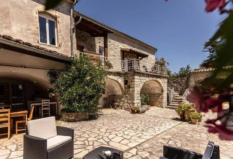 پانسیون Les Monteils