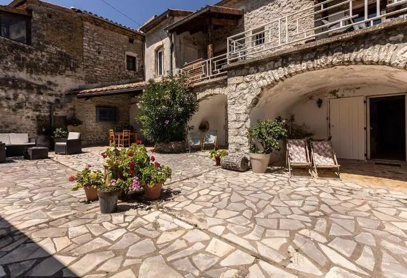 پانسیون Les Monteils