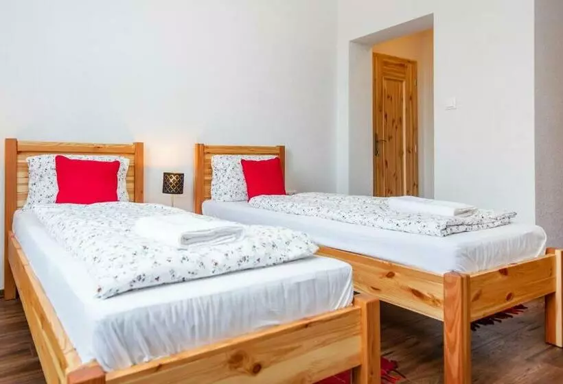 Aamiaismajoitus (B&B) Apartmány Nevädza