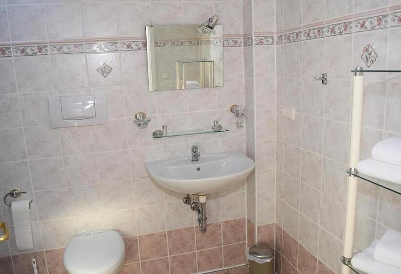 مبيت وإفطار Gästehaus Barese