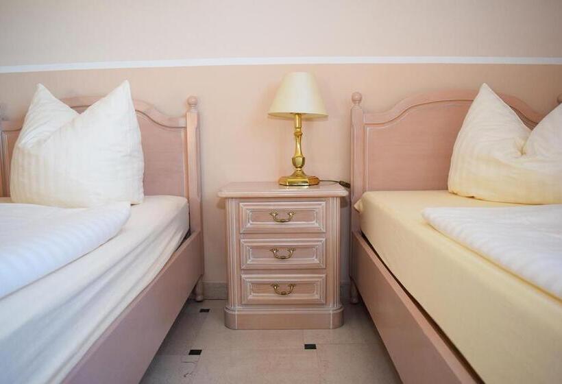 مبيت وإفطار Gästehaus Barese