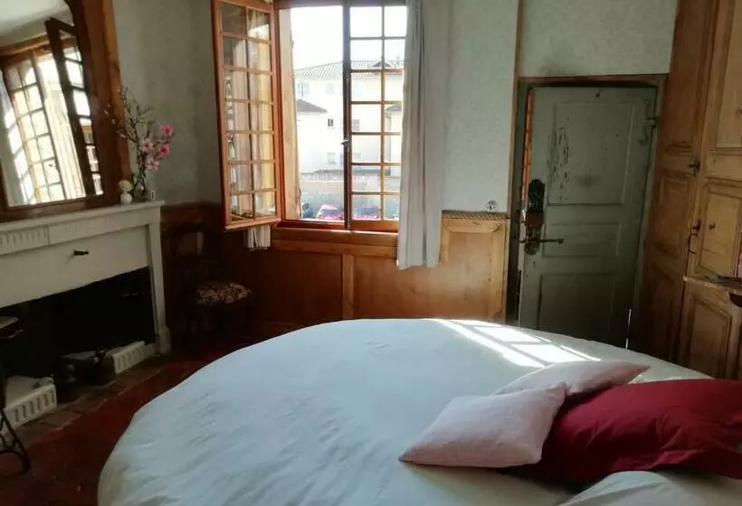 Aamiaismajoitus (B&B) La Tour Mandot