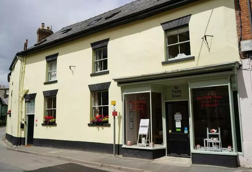 Majatalo The Poppy House