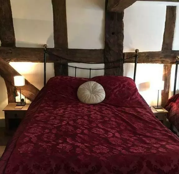 Majatalo The Poppy House