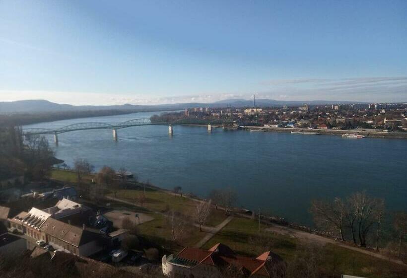 הוסטל Esztergom Central