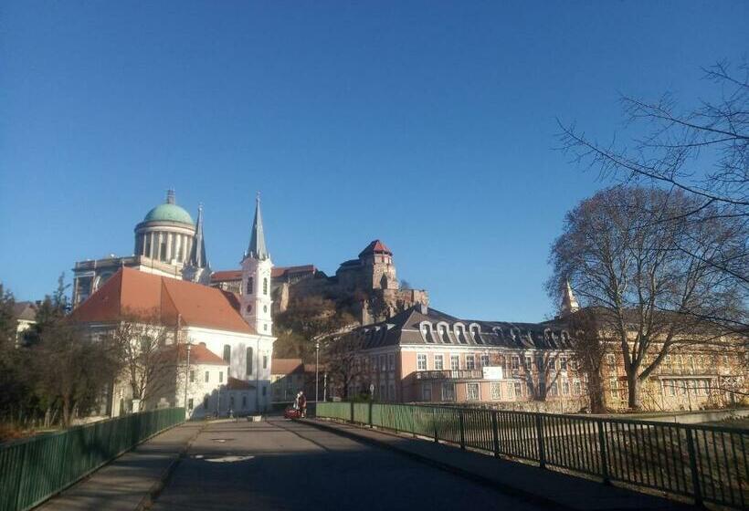 הוסטל Esztergom Central