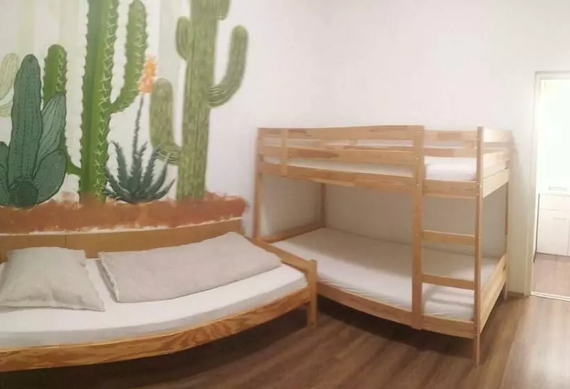 ユースホステル Esztergom Central