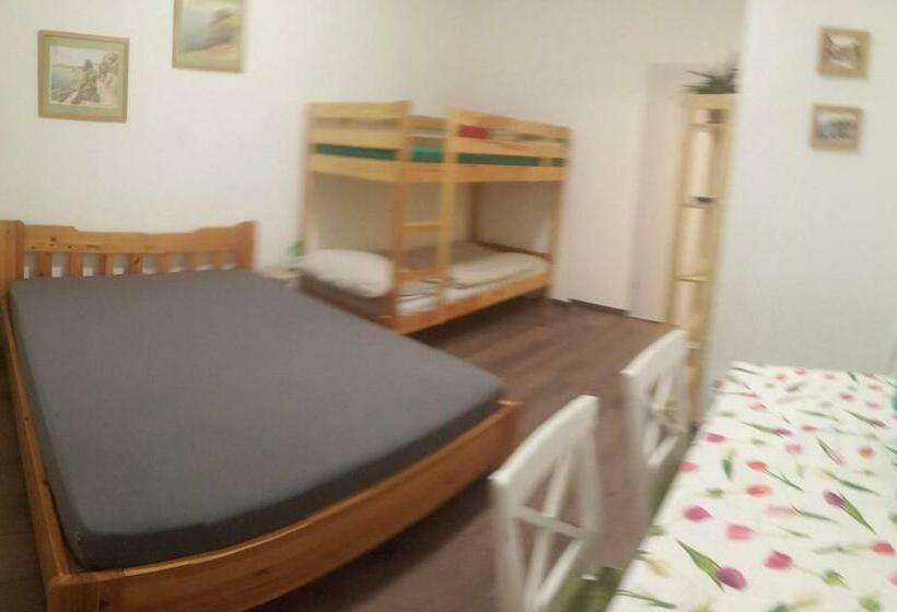 הוסטל Esztergom Central