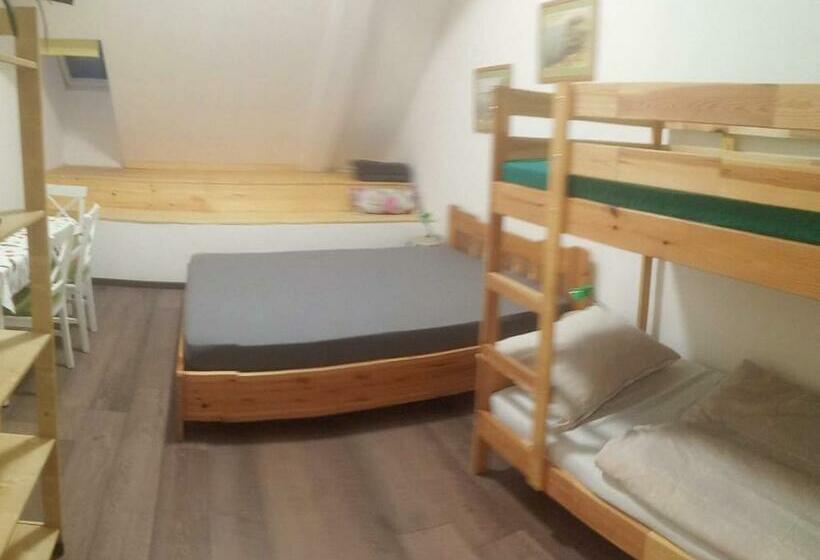 הוסטל Esztergom Central