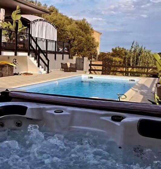 تختخواب و صبحانه Au Bien être