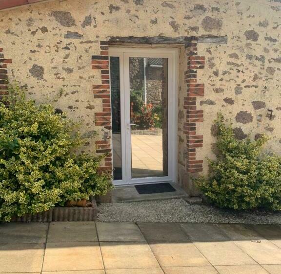 ベッドアンドブレックファースト La Basse Monniere