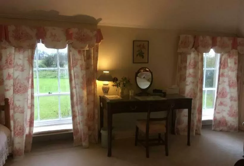 تختخواب و صبحانه O Harabrook Country House